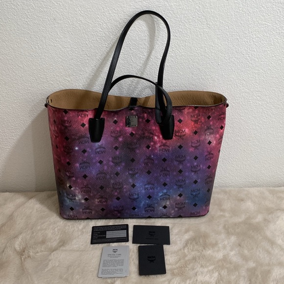 🆕 MCM Galaxy Visetos Medium Shopper Tote Bag Open Top *Light Scratch Bottom* - Picture 2 of 16